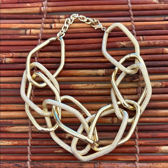 Chunky Gold Large Link Choker Necklace 14”-16.5” - Picture 3 of 5